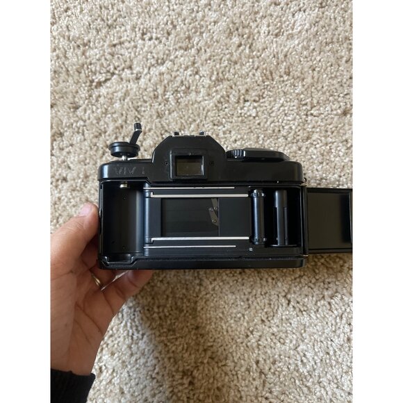 Vivitar 3800N with 50mm Lens SLR Camera *missing straps* No Batteries - Picture 5 of 7